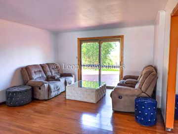 Leon Propiedades vende parcela en condominio Lomas del Puangue, Curacaví.