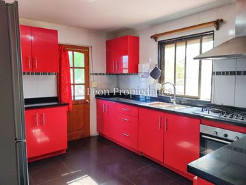 Leon Propiedades vende parcela en condominio Lomas del Puangue, Curacaví.