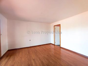 Leon Propiedades vende parcela en condominio Lomas del Puangue, Curacaví.