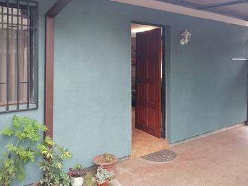 Vendemos en Temuco amplia casa de esquina ubicación potencialmente comercial sector Gabriela Mistral
