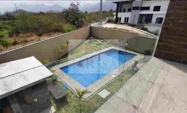 Increíble casa en Fracc. Punta la Boca en Santiago N.L. con Alberca