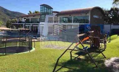 Increíble casa en Fracc. Punta la Boca en Santiago N.L. con Alberca