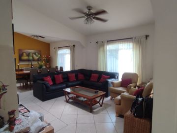 Hermosa casa en venta en zona privilegiada de Parras