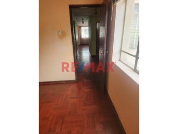 1106726 Venta De Inmueble Con Estacionamiento En Zona Exclusiva Del Distrito Del Rímac