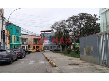 1106726 Venta De Inmueble Con Estacionamiento En Zona Exclusiva Del Distrito Del Rímac