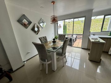 Vendo hermosa casa en conjunto cerrado en sector La Florida