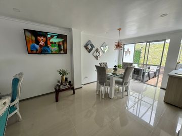 Vendo hermosa casa en conjunto cerrado en sector La Florida