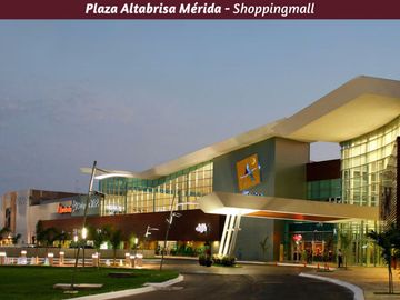 Casa con jardín y alberca privada, en venta, en Zona Norte, Mérida.
