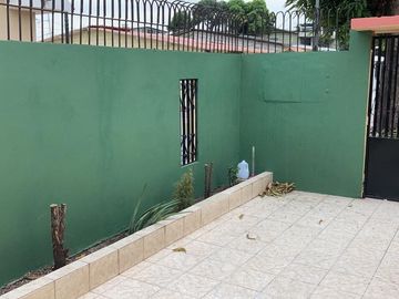 oportunidad !!! Venta Casa una planta, esquinera con suite independiente Alborada 5 etapa, Aplica 100 % biess incl. gastos legales …  !!