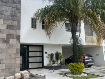 RESIDENCIA EN VENTA EN FRACCIONAMIENTO RESIDENCIAL EL CAMPANARIO EN SAN ANDRES CHOLULA; PUEBLA.