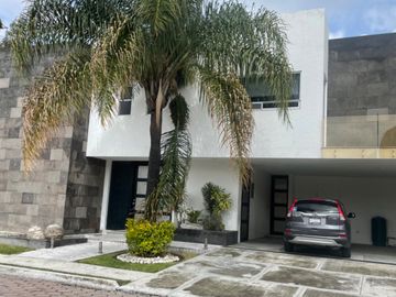 RESIDENCIA EN VENTA EN FRACCIONAMIENTO RESIDENCIAL EL CAMPANARIO EN SAN ANDRES CHOLULA; PUEBLA.
