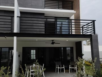 Casa en condominio, 3 recamaras y alberca