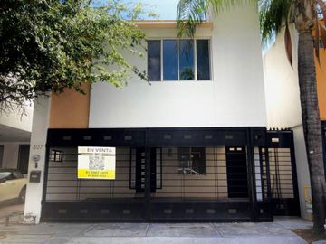 CASA EN VENTA 100% REMODELADA Y EQUIPADA. PASEO DE CUMBRES, MTY