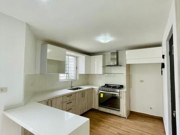 CASA EN VENTA 100% REMODELADA Y EQUIPADA. PASEO DE CUMBRES, MTY