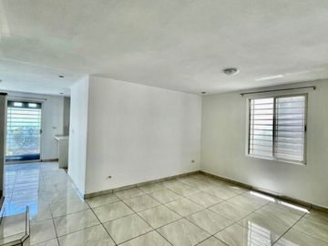 CASA EN VENTA 100% REMODELADA Y EQUIPADA. PASEO DE CUMBRES, MTY