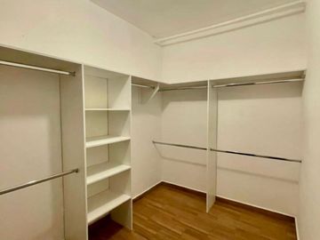 CASA EN VENTA 100% REMODELADA Y EQUIPADA. PASEO DE CUMBRES, MTY