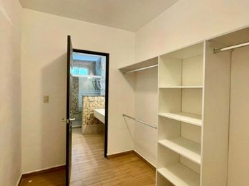 CASA EN VENTA 100% REMODELADA Y EQUIPADA. PASEO DE CUMBRES, MTY