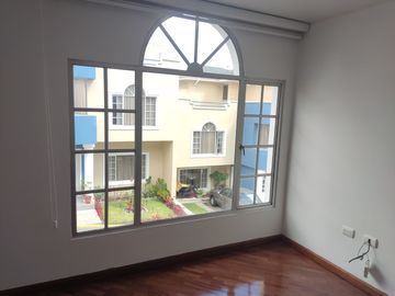 De oportunidad!! Casa en venta Santa Lucia, Kennedy, Norte  de Quito