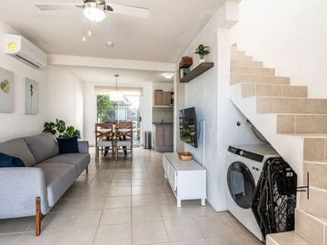 CASA EN VENTA CON ALBERCA Y JARDIN A 90MIN DE LA CDMX