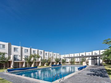 CASA EN VENTA CON ALBERCA Y JARDIN A 90MIN DE LA CDMX
