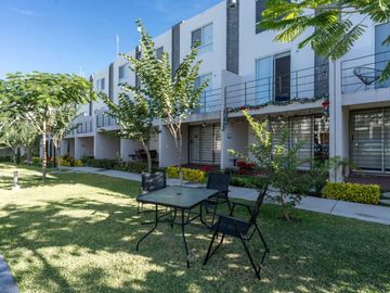 CASA EN VENTA CON ALBERCA Y JARDIN A 90MIN DE LA CDMX
