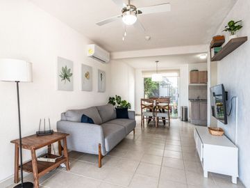 CASA EN VENTA CON ALBERCA Y JARDIN A 90MIN DE LA CDMX