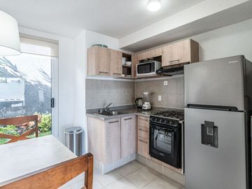 CASA EN VENTA CON ALBERCA Y JARDIN A 90MIN DE LA CDMX
