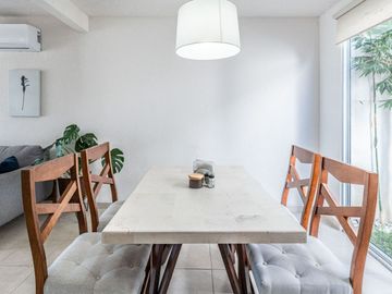 CASA EN VENTA CON ALBERCA Y JARDIN A 90MIN DE LA CDMX