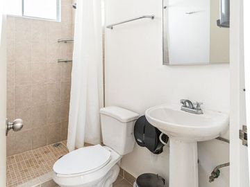 CASA EN VENTA CON ALBERCA Y JARDIN A 90MIN DE LA CDMX