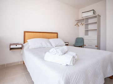 CASA EN VENTA CON ALBERCA Y JARDIN A 90MIN DE LA CDMX