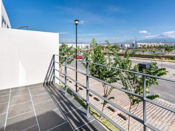 CASA EN VENTA CON ALBERCA Y JARDIN A 90MIN DE LA CDMX