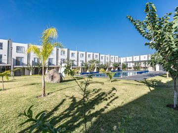 CASA EN VENTA CON ALBERCA Y JARDIN A 90MIN DE LA CDMX
