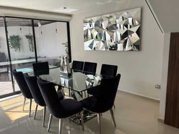 CASA CON RECÁMARA EN PLANTA BAJA LOMAS DE ANGELÓPÓLIS CLÚSTER CON ALBERCA