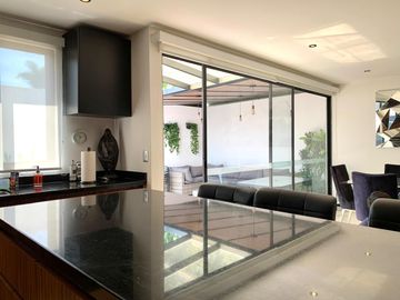 CASA CON RECÁMARA EN PLANTA BAJA LOMAS DE ANGELÓPÓLIS CLÚSTER CON ALBERCA