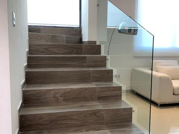 CASA CON RECÁMARA EN PLANTA BAJA LOMAS DE ANGELÓPÓLIS CLÚSTER CON ALBERCA
