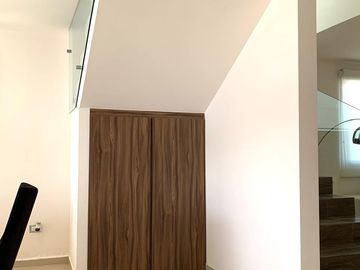 CASA CON RECÁMARA EN PLANTA BAJA LOMAS DE ANGELÓPÓLIS CLÚSTER CON ALBERCA