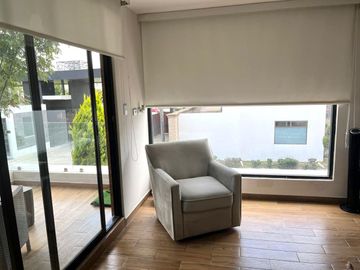 CASA CON RECÁMARA EN PLANTA BAJA LOMAS DE ANGELÓPÓLIS CLÚSTER CON ALBERCA