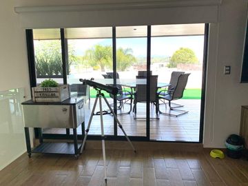 CASA CON RECÁMARA EN PLANTA BAJA LOMAS DE ANGELÓPÓLIS CLÚSTER CON ALBERCA