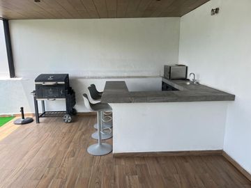 CASA CON RECÁMARA EN PLANTA BAJA LOMAS DE ANGELÓPÓLIS CLÚSTER CON ALBERCA