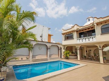 $2,600,000 Un Departamento con Albarca y Patio en CIVAC, Jiutepec, Morelos