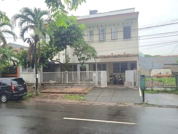Dijual Rumah di daerah Cempaka Putih COcok untuk diupgrade jadi Kost kostan