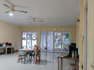 Dijual Rumah di daerah Cempaka Putih COcok untuk diupgrade jadi Kost kostan