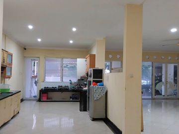 Dijual Rumah di daerah Cempaka Putih COcok untuk diupgrade jadi Kost kostan
