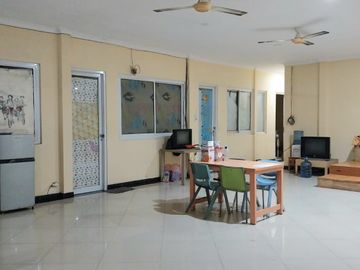 Dijual Rumah di daerah Cempaka Putih COcok untuk diupgrade jadi Kost kostan