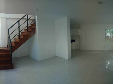 Fonte di Versailles: House for Sale