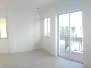 Fonte di Versailles: House for Sale