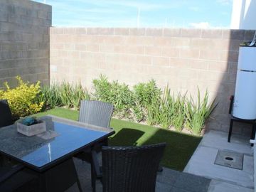 SUPER Oportunidad CASA única EN VENTA, en Privada Brescia 3rec, 2.5Baños, seguridad, sobre Avenida Constituyentes