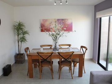 SUPER Oportunidad CASA única EN VENTA, en Privada Brescia 3rec, 2.5Baños, seguridad, sobre Avenida Constituyentes