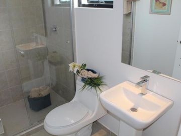 SUPER Oportunidad CASA única EN VENTA, en Privada Brescia 3rec, 2.5Baños, seguridad, sobre Avenida Constituyentes