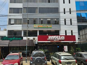 VENDO BELLO  DEPARTAMENTO EN SURCO. AV. LA ENCALADA CDRA 11 (MONTERRICO)